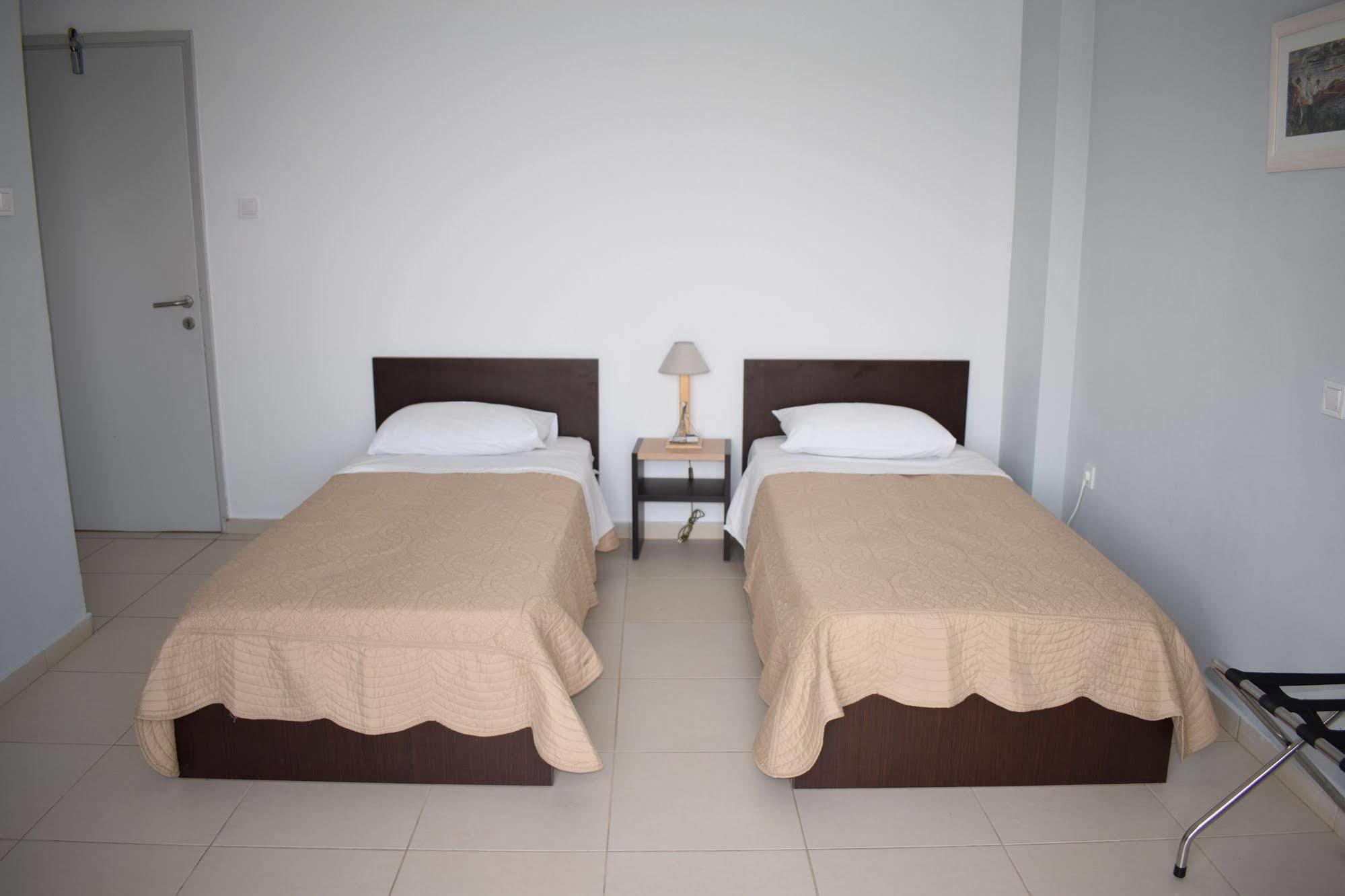 Vari Beach Hotel エクステリア 写真